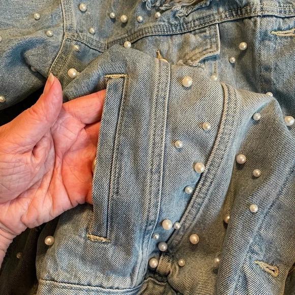 Free People Distressed Denim Jacket Pearls Size Small Oversized Silver Buttons - Picture 7 of 8